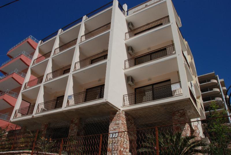 Nikos Hotel And Apartments Sarande Exterior photo