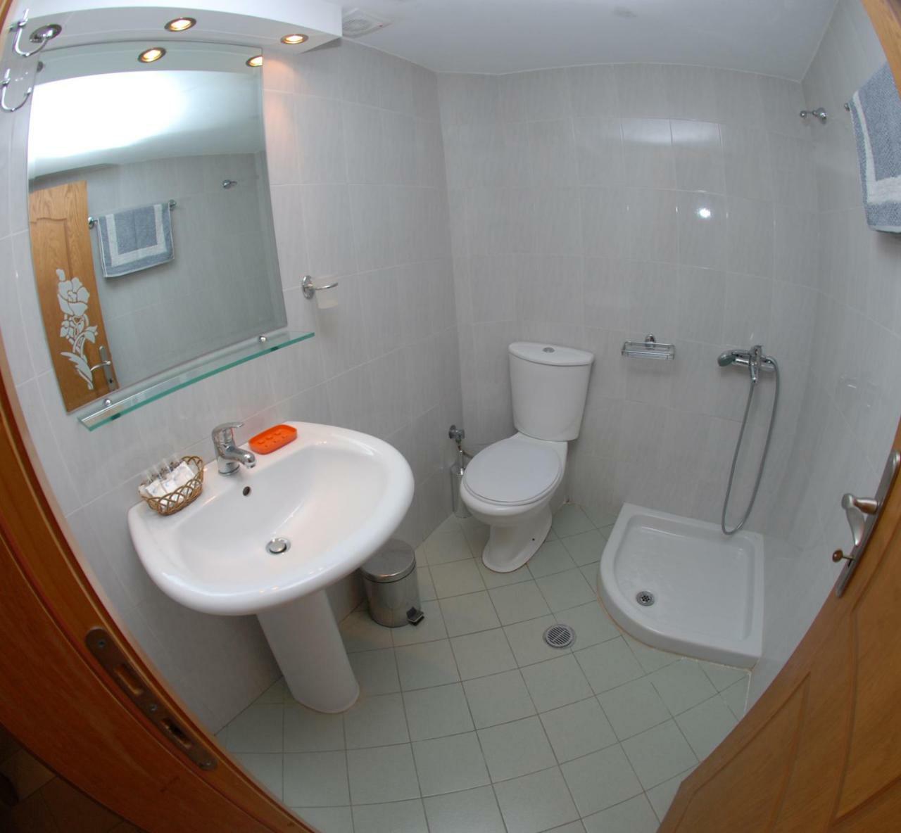 Nikos Hotel And Apartments Sarande Exterior photo