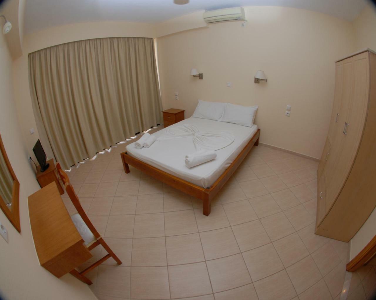 Nikos Hotel And Apartments Sarande Exterior photo